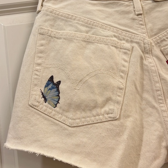 Levi’s ladies shorts - Picture 5 of 9